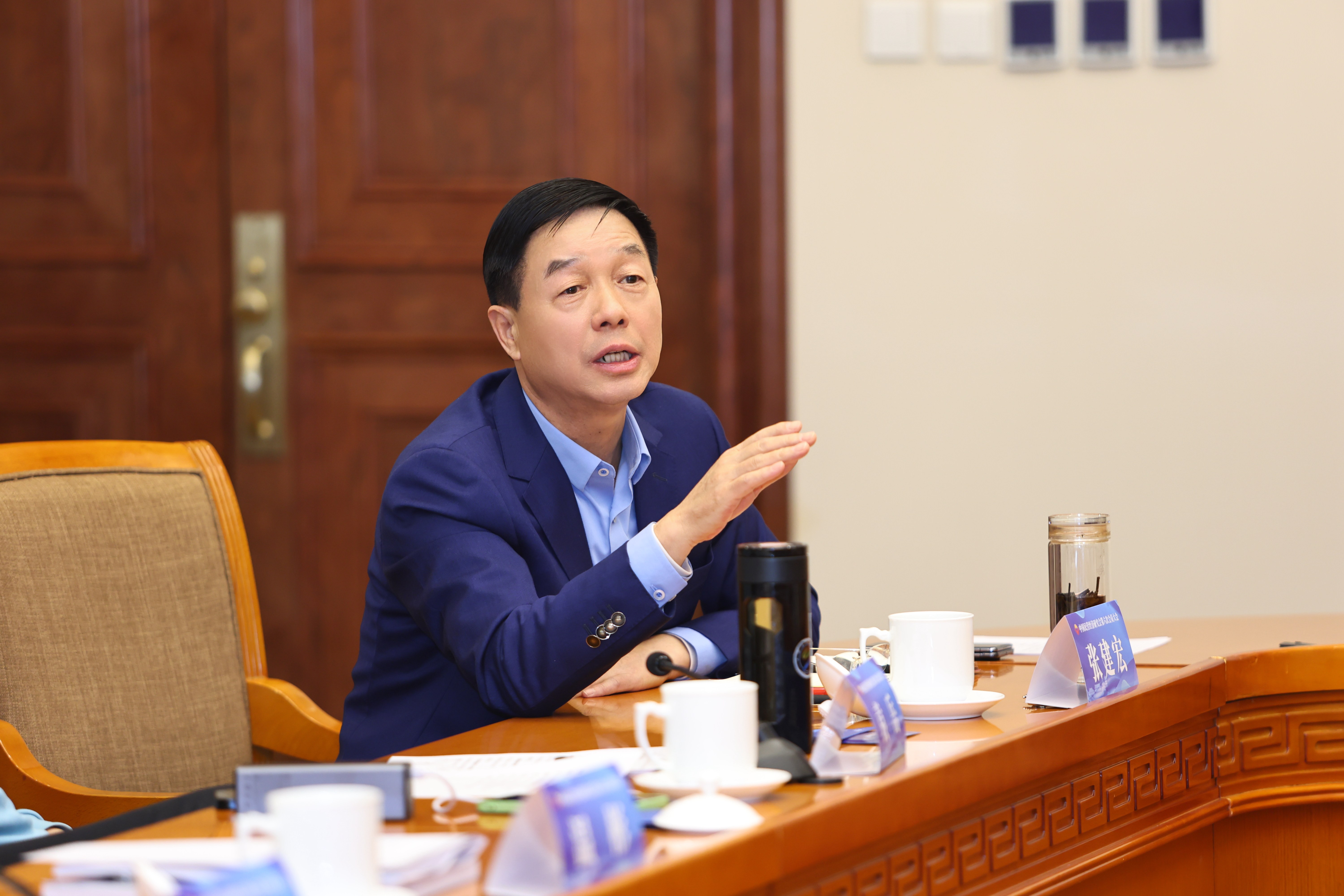 張建(jian)宏續任中(zhong)國(guo)民(mín)營(ying)經(jing)濟研究會第六屆理(li)事會副會長(zhang)